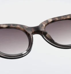 A.Kjaerbede Unisex aurinkolasit Lilly, musta kuosi