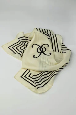 Bow 19 huivi, ELLE SILK SCARF Valkopohjainen Kuosi