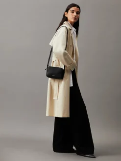 Calvin Klein Accessories laukku CK Must Camera Bag, musta