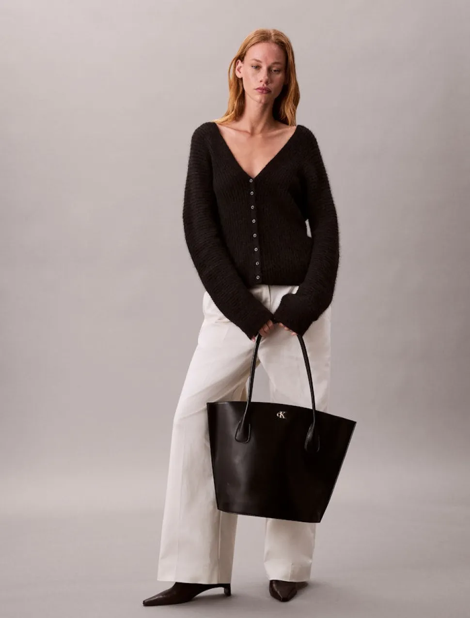 Calvin Klein Accessories naisten laukku, CK MEDIUM TOTE Musta