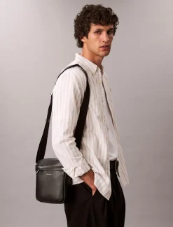 Calvin Klein Jeans laukku Raides Reporter, musta