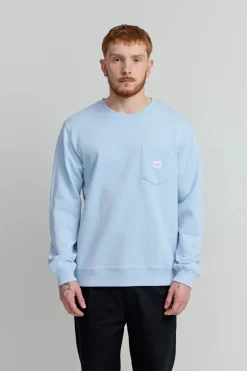 Makia miesten collegepaita Square Pocket Sweatshirt, vaaleansininen