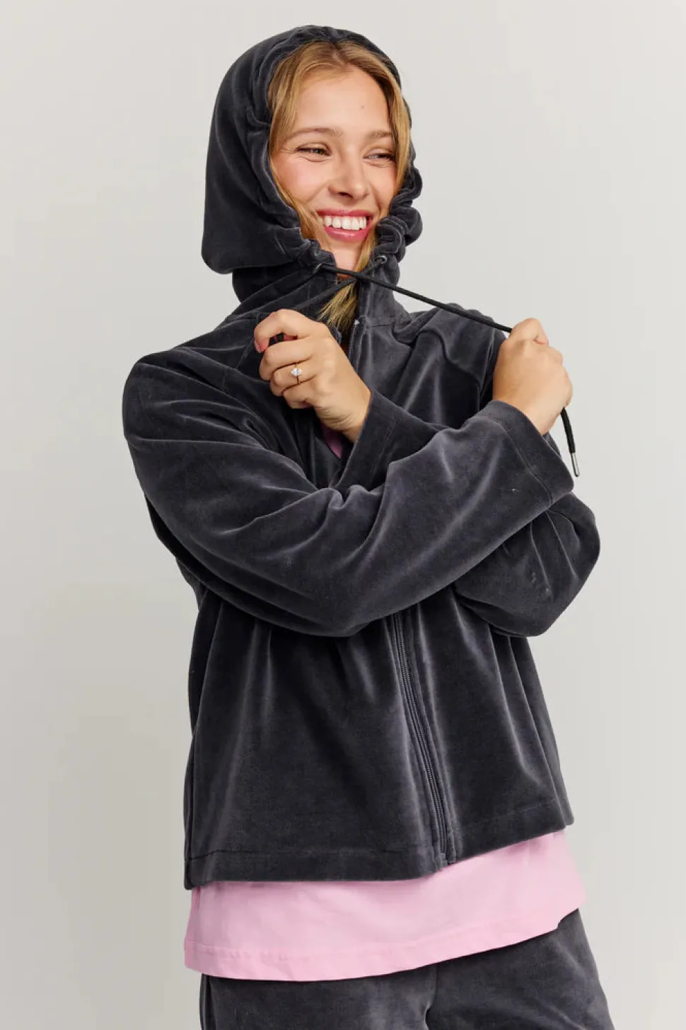 Makia naisten huppari Anne Zip Hoodie, tummanharmaa