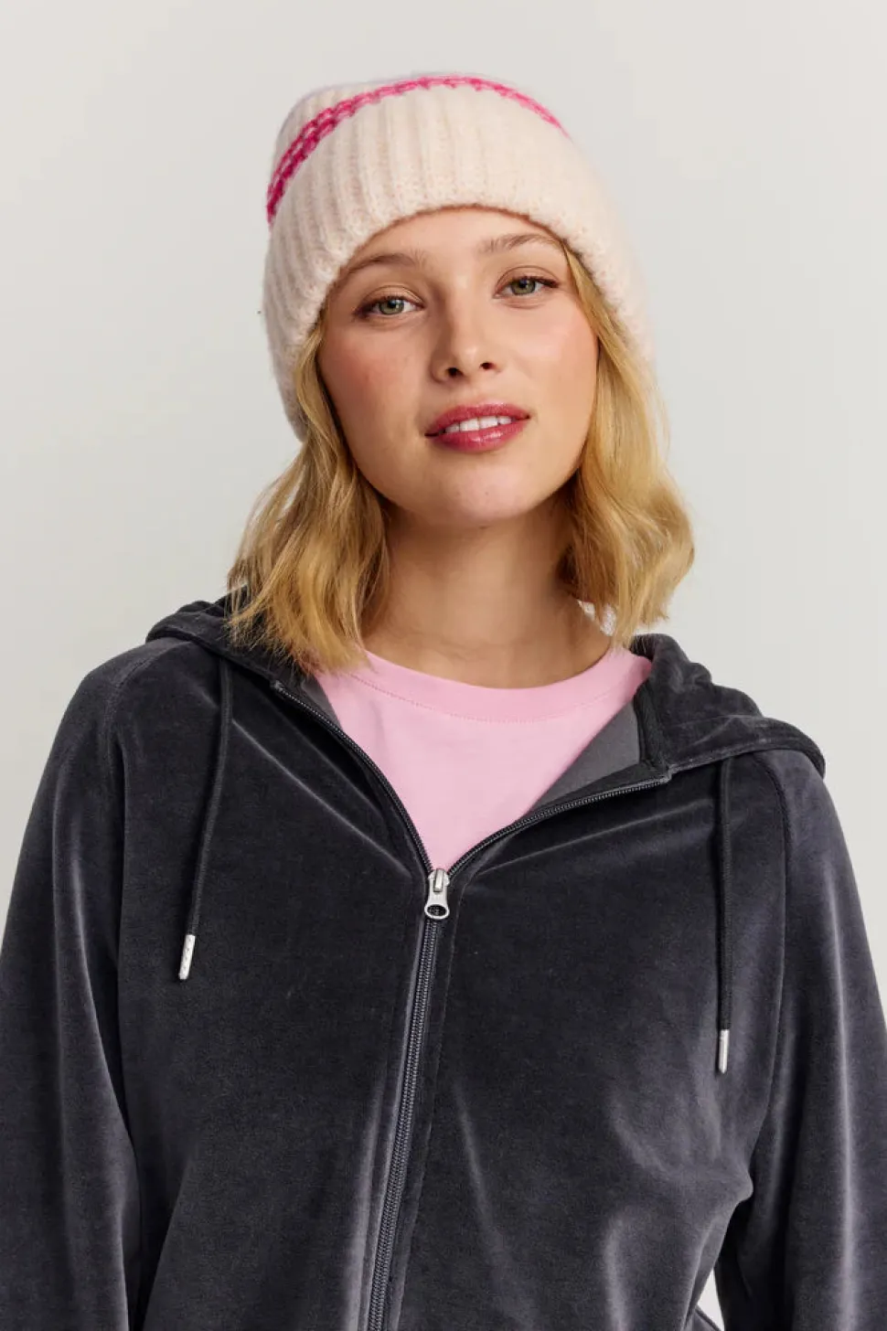 Makia naisten pipo Linnea Beanie, monivärinen raita