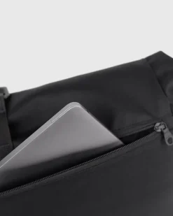 Sandqvist laukku, ICON MESSENGER BAG Musta