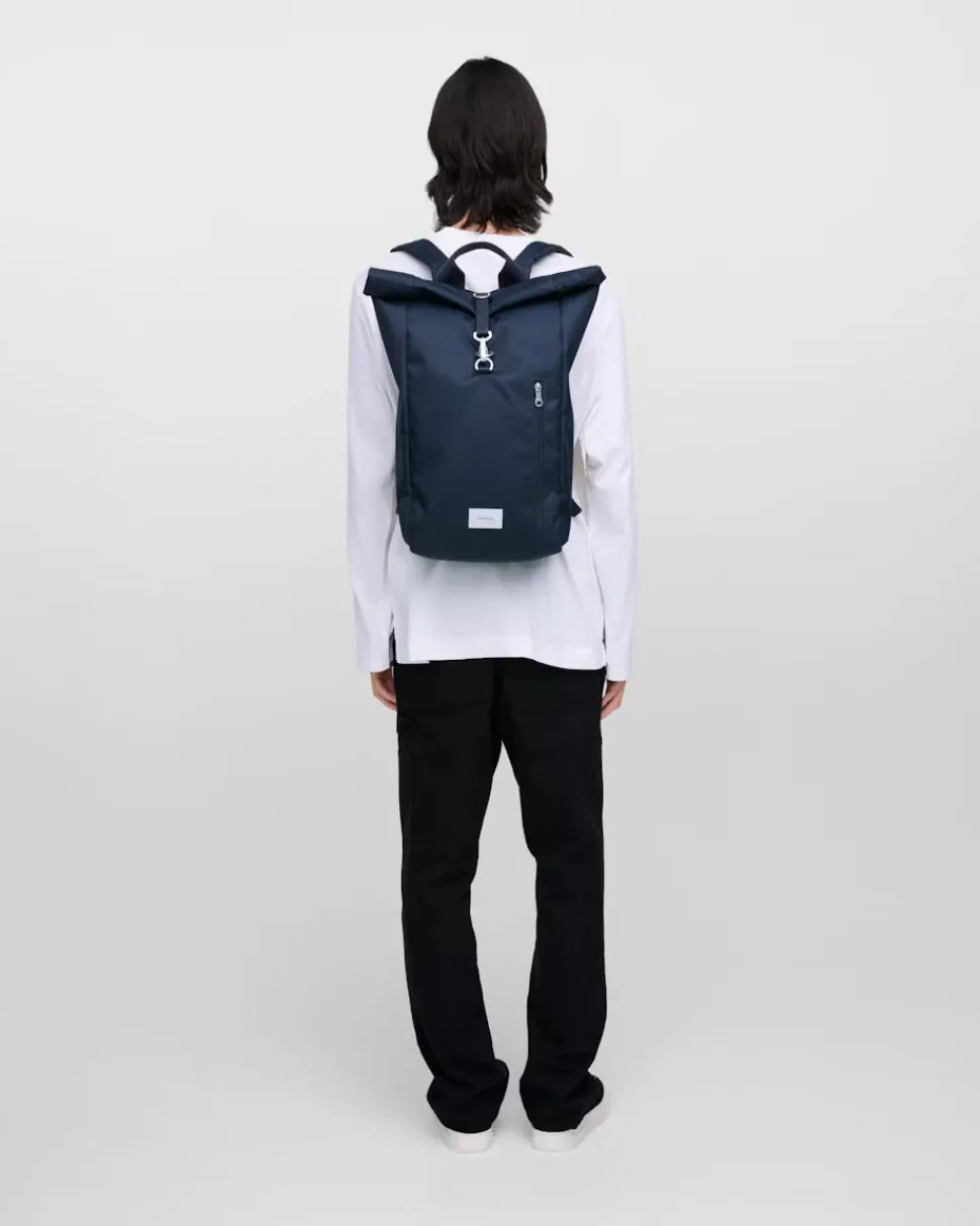 Sandqvist unisex reppy GROUND Rolltop Backpack L, tummansininen
