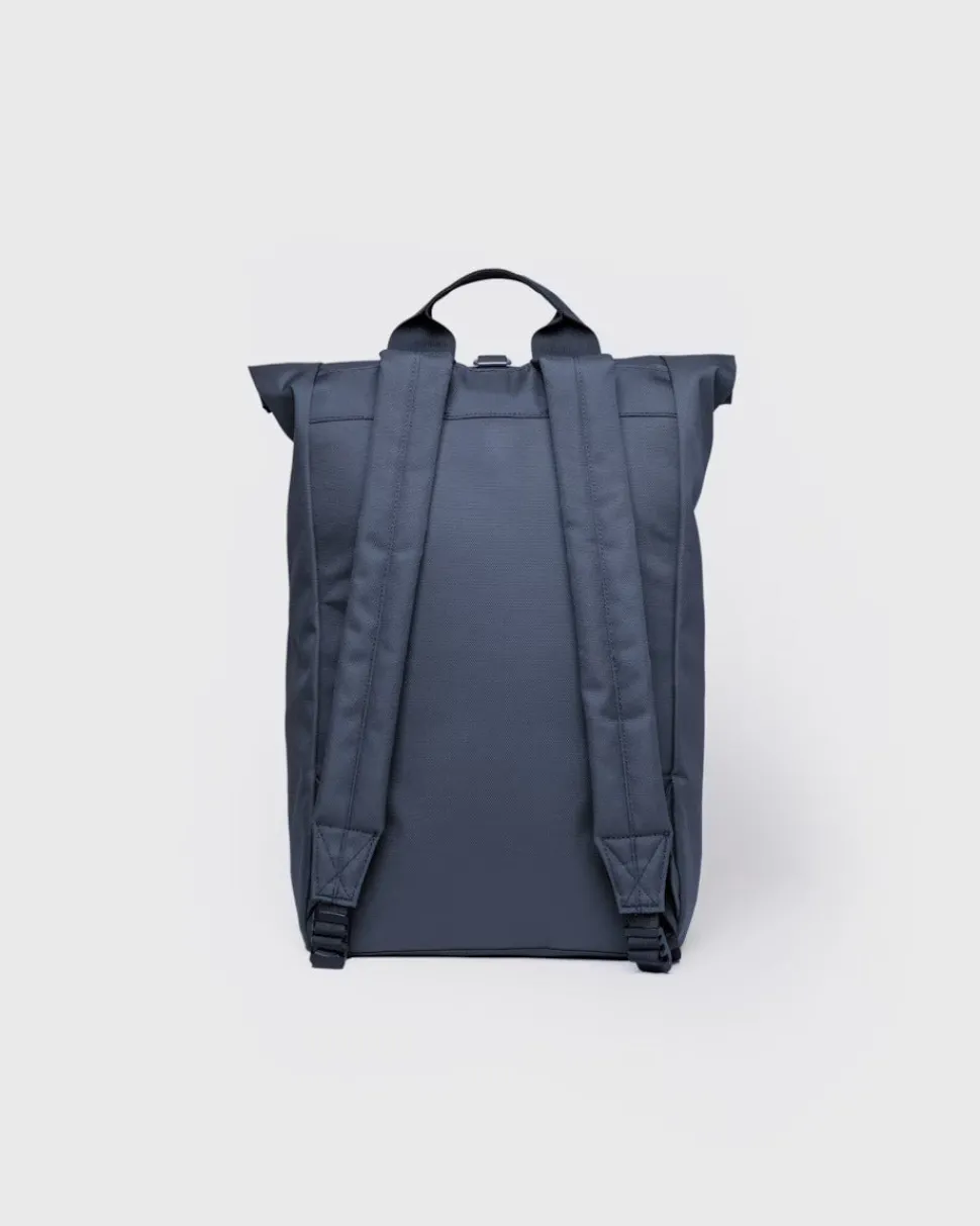 Sandqvist unisex reppy GROUND Rolltop Backpack L, tummansininen