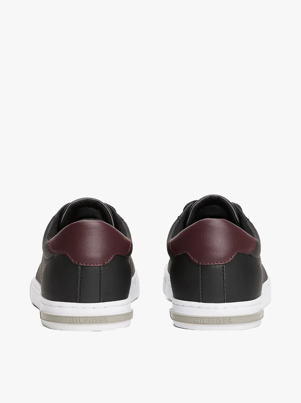 Tommy Hilfiger miesten tennarit, ESSENTIAL LEATHER SNEAKER Musta