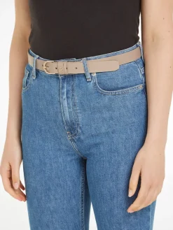Tommy Hilfiger naisten vyö, ESSENTIAL EFFORTLESS 2.5 Luonnonvalkoinen