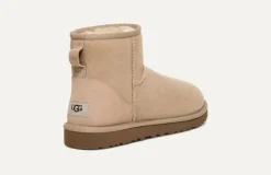 UGG Naisten Kengät, W CLASSIC MINI II Hiekka