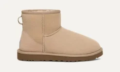 UGG Naisten Kengät, W CLASSIC MINI II Hiekka
